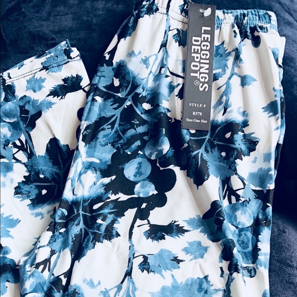 Aluna Levi Pants - Flowered Blue Legging